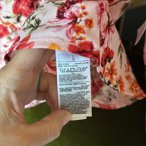 Old Navy Floral Blouse with Ruffles NWT - Picture 6 of 6